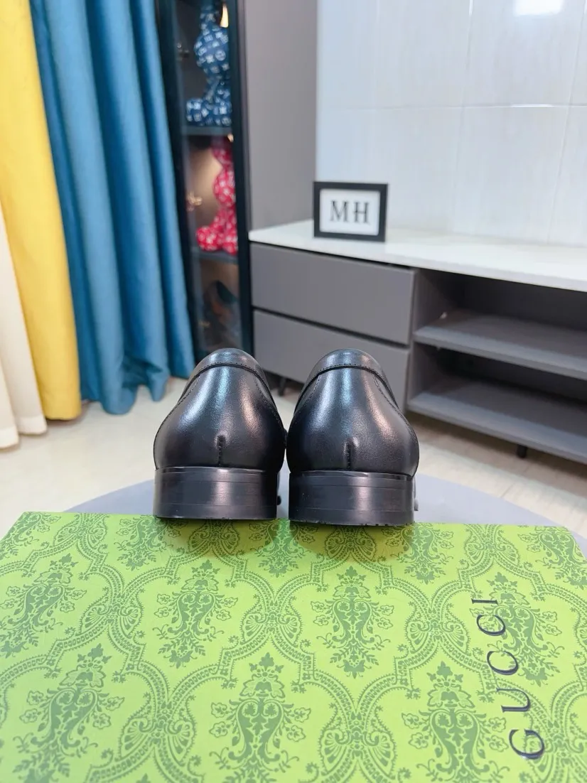 Men's shoes 💰500🌹🌹Niuli [GUCCI Gucci] A new style of formal men's leather shoes is coming~ The original quality upper is made of patent leather imported from Italy, the leather is soft and delicate, comfortable and soft first-layer cowhide lining, rubber wear-resistant outsole, the shoe shape is dignified and domineering, and the luxury charm cannot be concealed! The natural and free nouveau riche leads the trend. Code number: 38-44